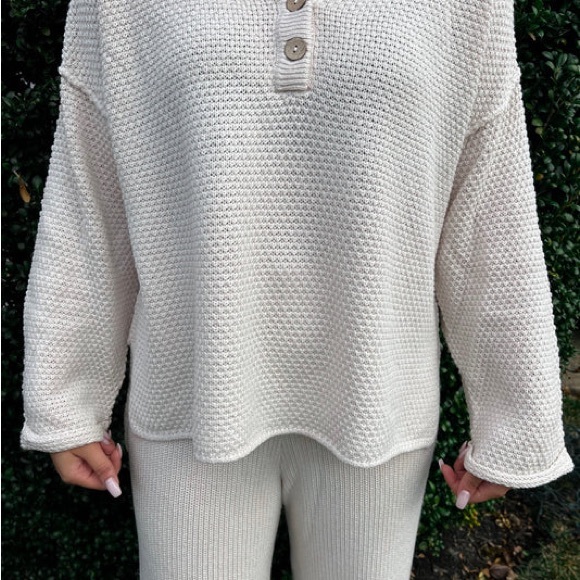 Blu Pepper Cream Button-Detail Sweater - Picture 1 of 4